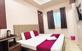 Hotel Vimoksha# Residence - Near Kashi-Vishwanath-Temple-And Ganga Ghat With-Lift-Wifi- Restaurant- Paid-Parking Facilities-Newly Decorated Room- A Top Rated Premium Hotel In Varanasi